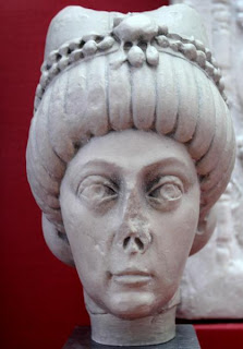 7 Perilaku Raja Yang Aneh